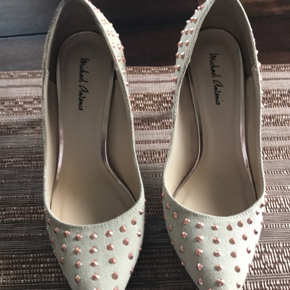 Michael Antonio Raquelle Studded Pump Natural 8